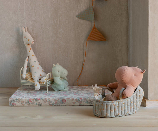 Hippo w. skirt, Small - Mint