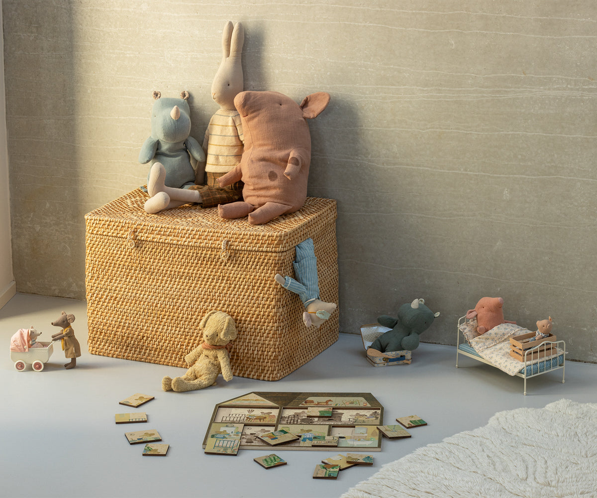 Mouse hole Farmhouse puzzle