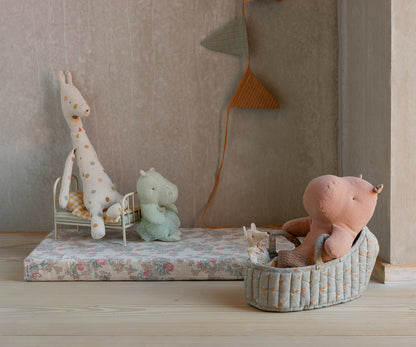 Hippo w. skirt, Small - Mint