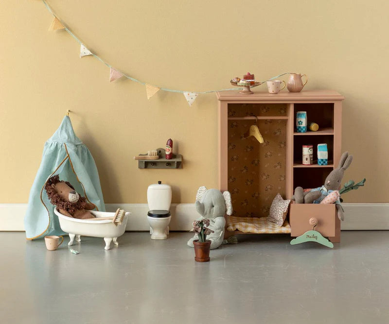 Miniature toilet